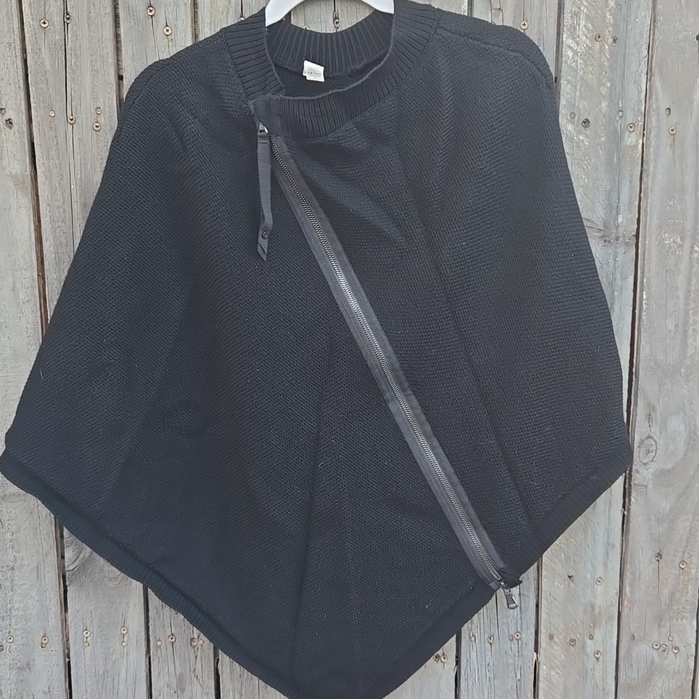 Lululemon Black exposed  poncho OS 100% Merino Wool